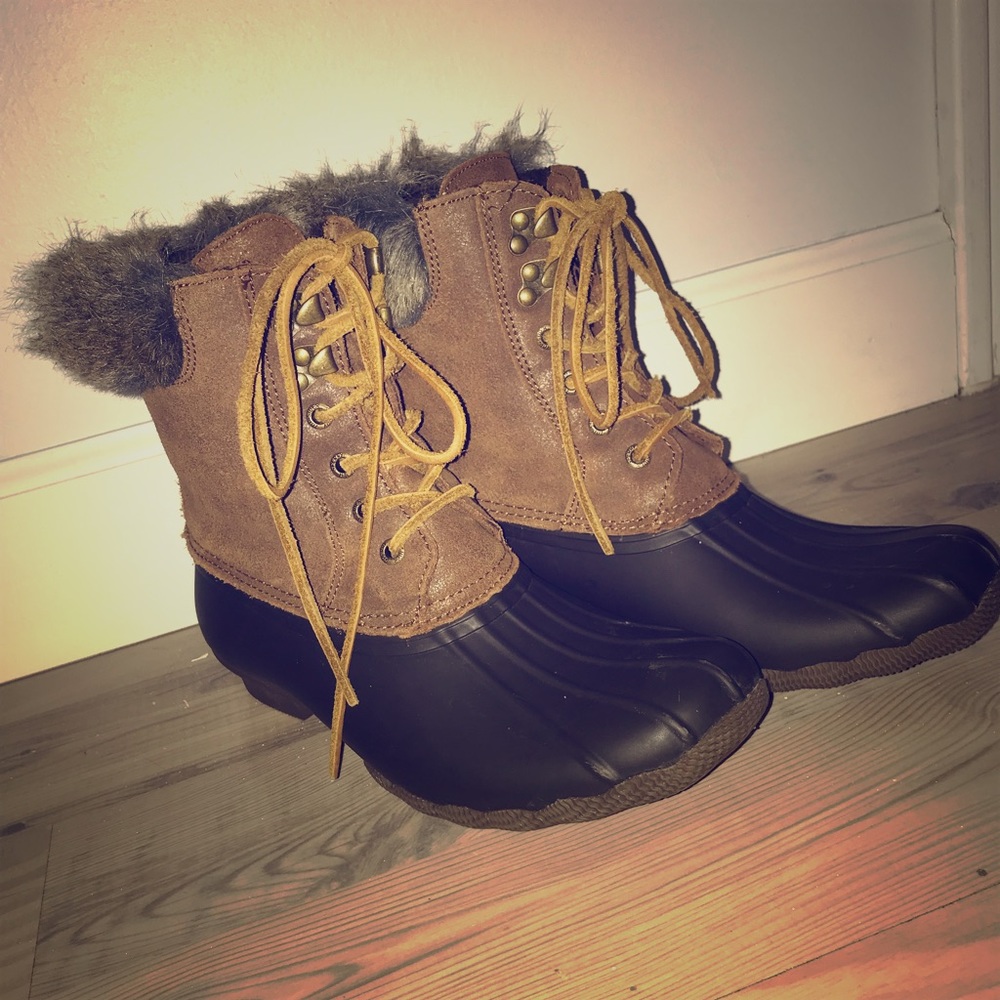 Sperry fur boots